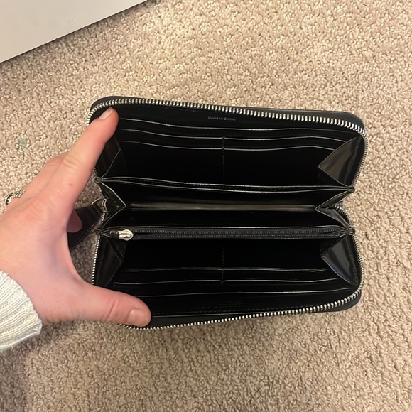 Burberry bag with matching wallet. Classic plaid iconic Burberry print. Leather. - Picture 4 of 4